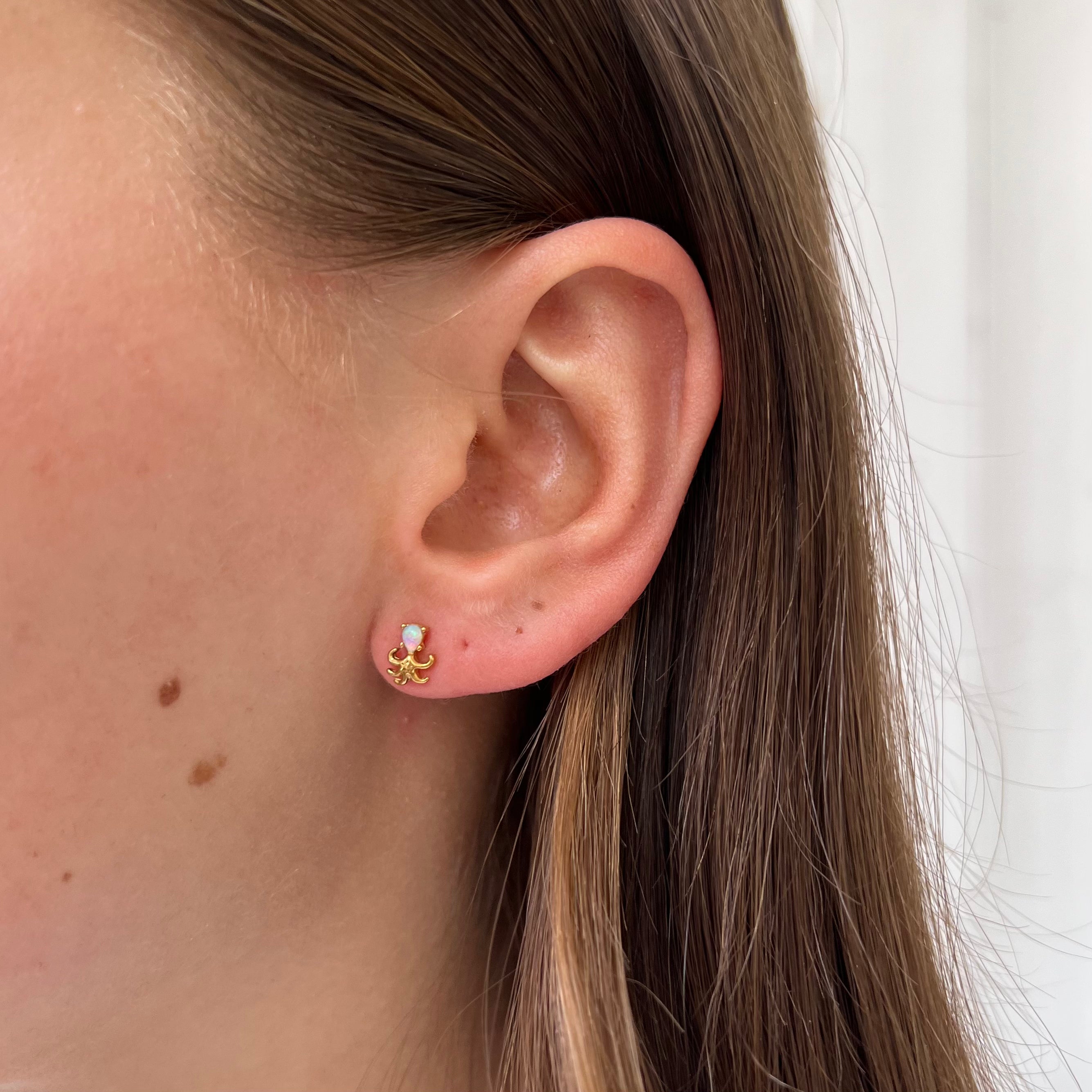 Earstud Opal Octopus Earstud Opal Octopus