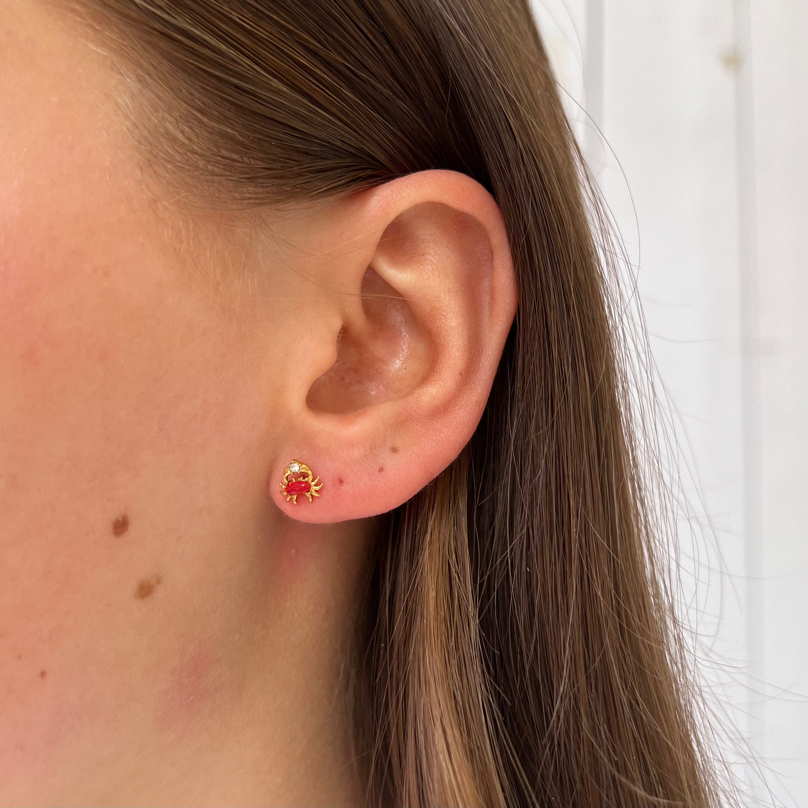 Earstud Red Crabby Earstud Red Crabby