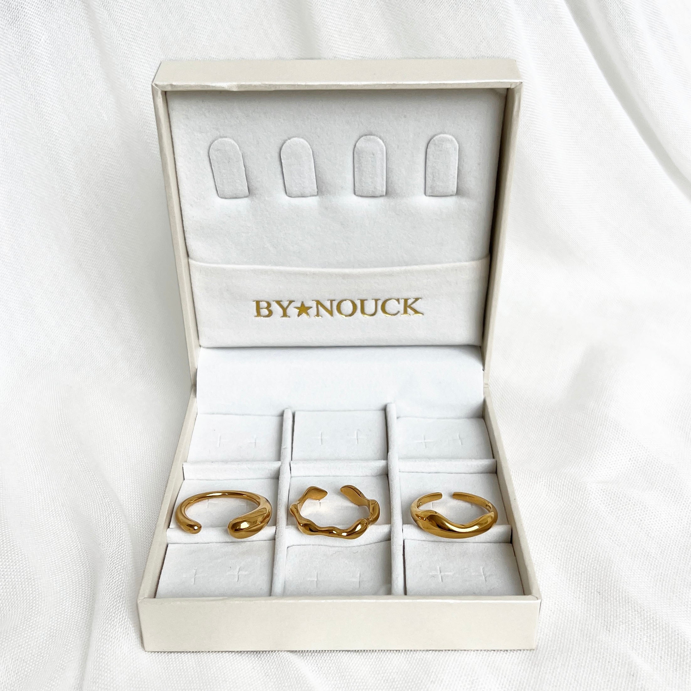 Stellen Sie klassische Ringe ein Stellen Sie klassische Ringe ein