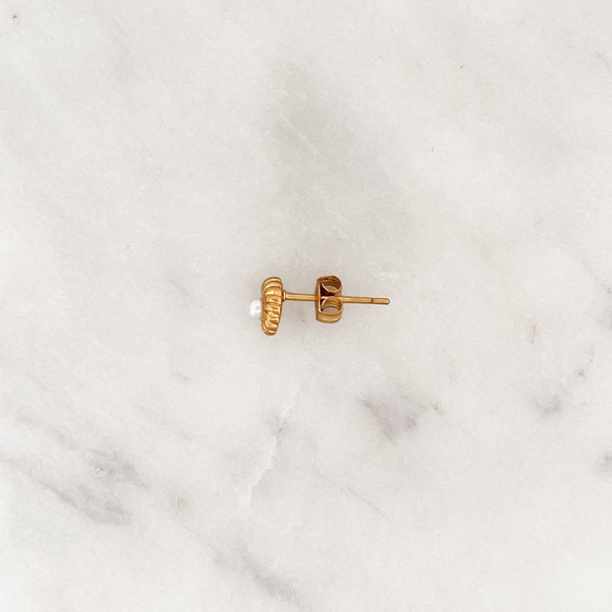 Earstud Pearl Moon Shell - ByNouck Jewelry Earstud Pearl Moon Shell - ByNouck Jewelry