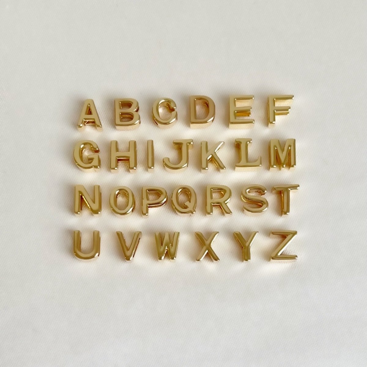 Flat Name Necklace Moon - ByNouck Jewelry Flat Name Necklace Moon - ByNouck Jewelry