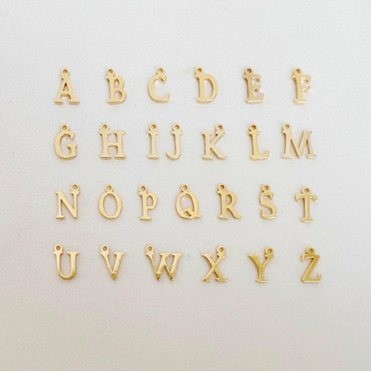 Shell Pearls Choker Tiny Initial - ByNouck Jewelry Shell Pearls Choker Tiny Initial - ByNouck Jewelry