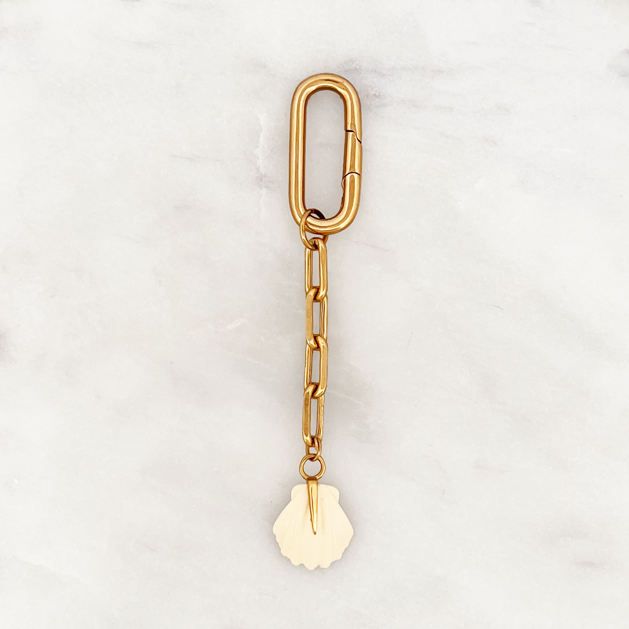 Bikini Charm Beigefarbene Schale klassischer Verschluss