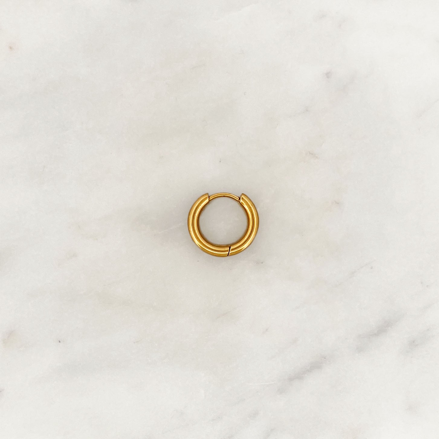 Base Medium Luxury Hoop