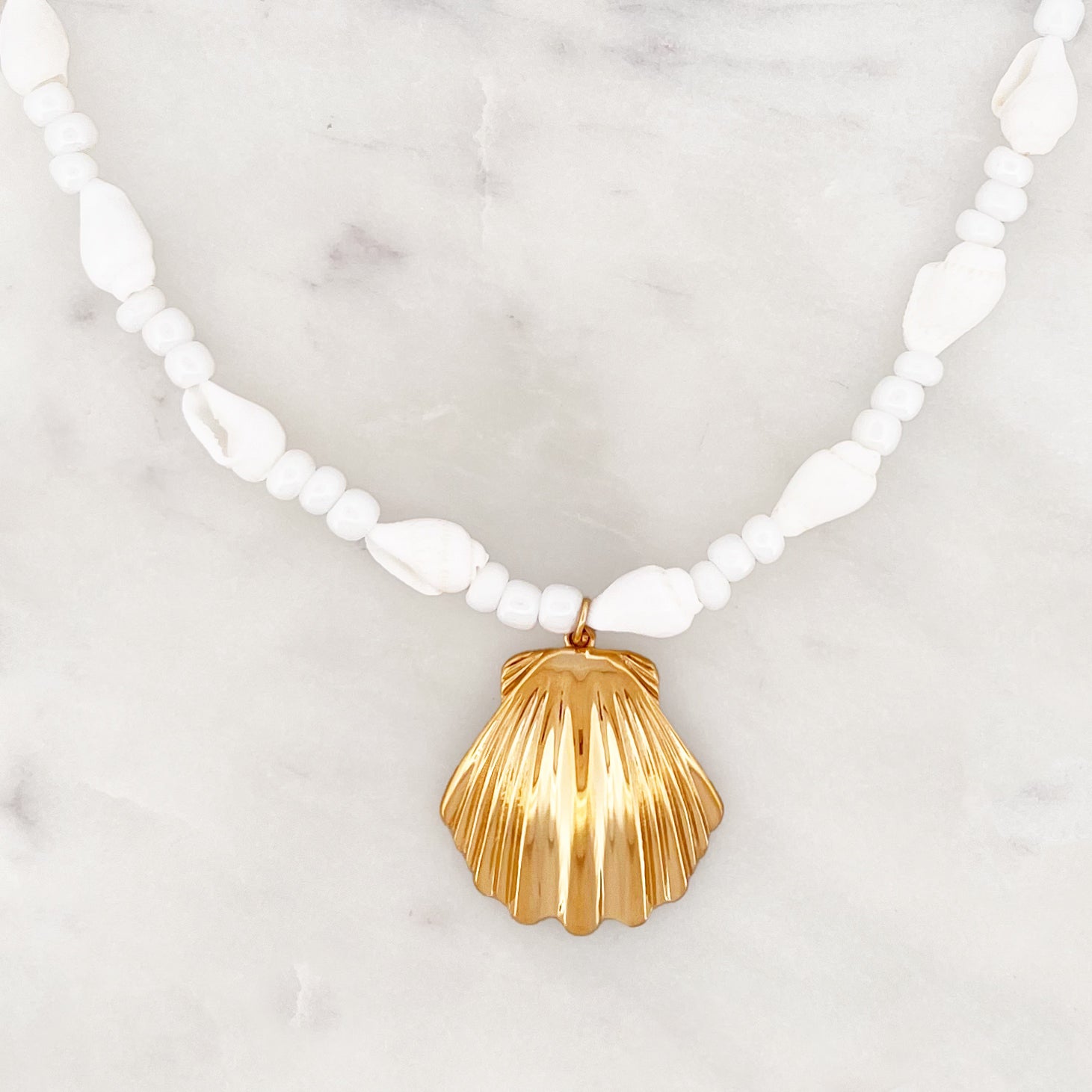 Weiße Muschelkette Scallop