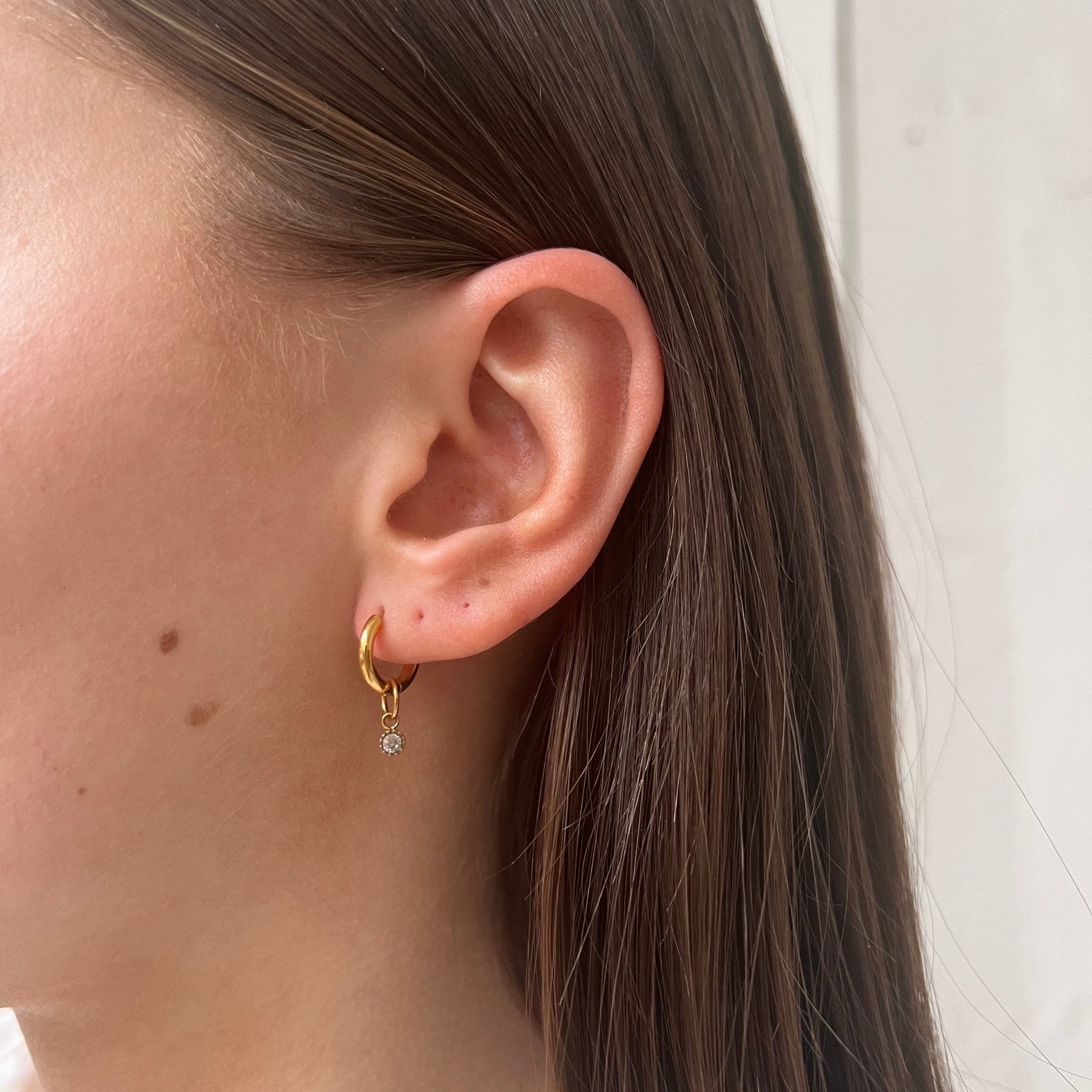 Classic Huggie Shiny Drop - ByNouck Jewelry