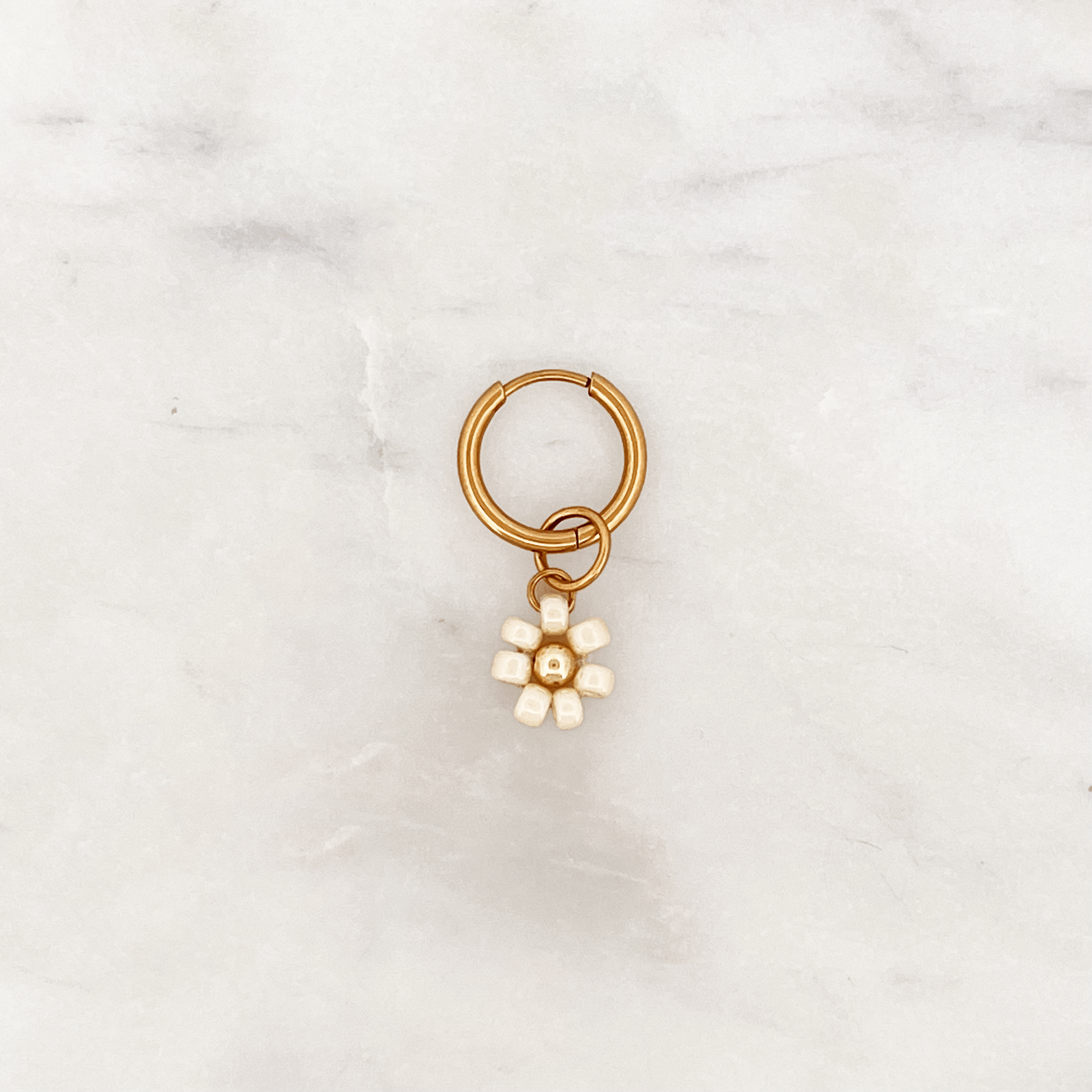 Fine Huggie Beige Beads Flower - ByNouck Jewelry